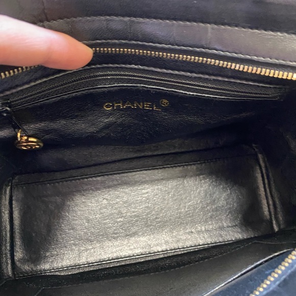 Authentic vintage Chanel lamp skin CC logo handbag - Picture 8 of 11